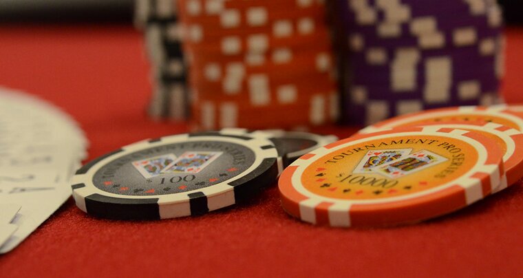 Learn how to get better at poker for free with this strategy article
